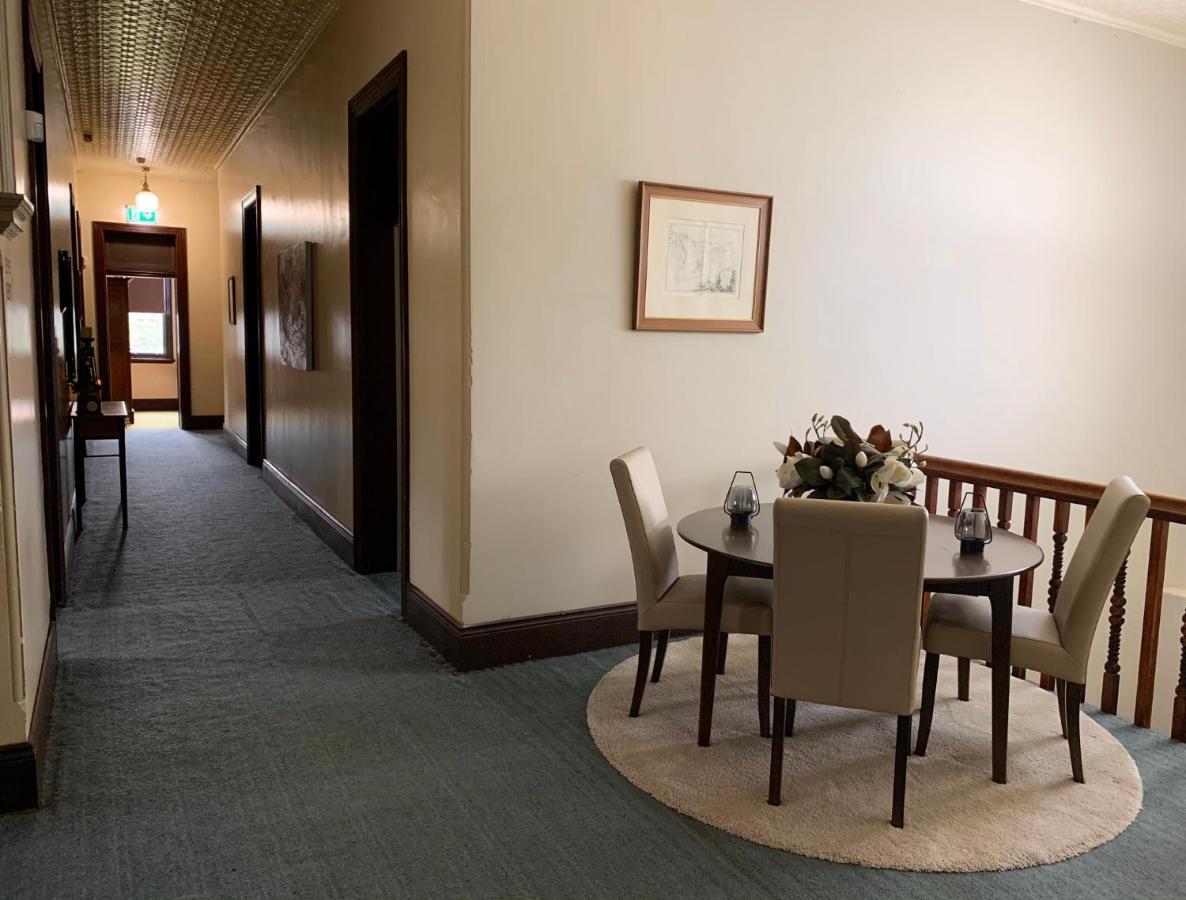 Neath Hotel Eksteriør bilde